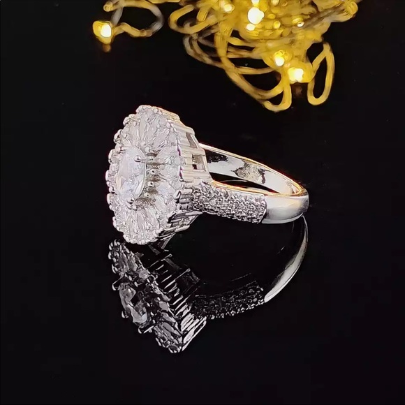 New 925 Silver Beautiful Oval Cut Diamond Ring - Picture 4 of 5